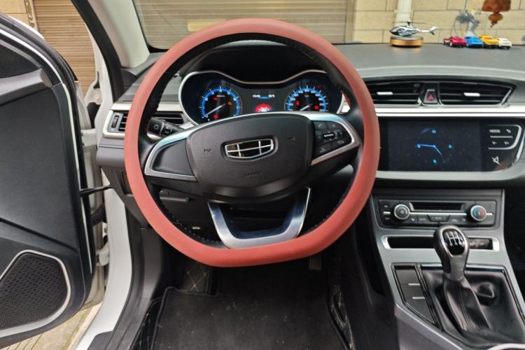 Used Geely Auto Emgrand 2019 Leading Edition 1.5L Manual Luxury Model China VI Standard Steering Wheel