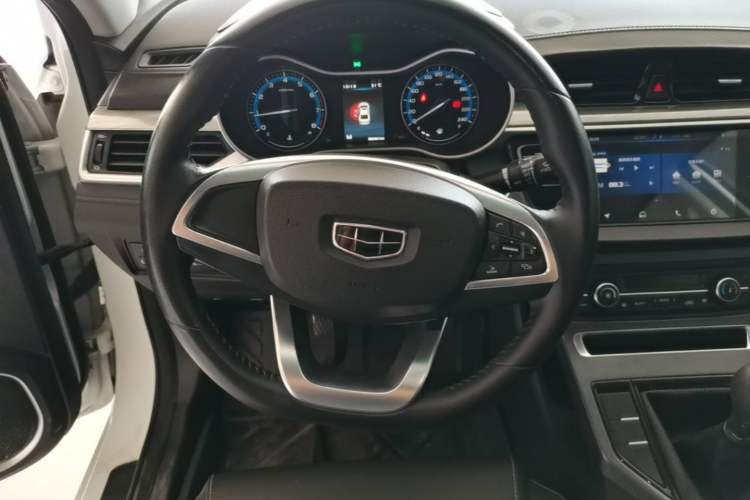 Used Geely Auto Emgrand 2019 Leading Edition 1.5L Manual Luxury Model China VI Standard Steering Wheel