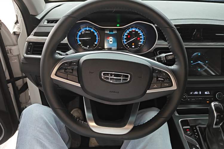 Used Geely Auto Emgrand 2019 Leading Edition 1.5L CVT Luxury Model China VI Standard Steering Wheel