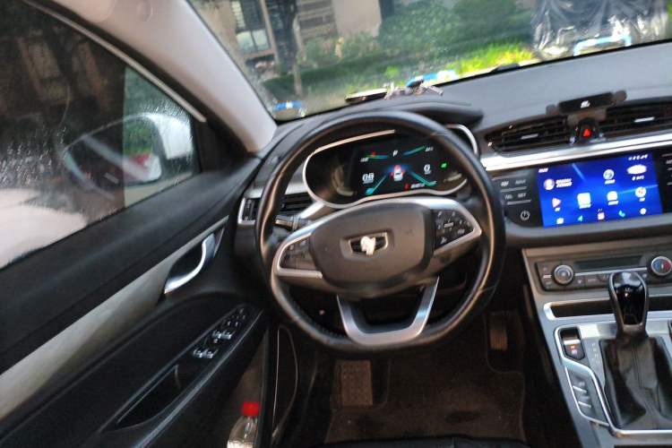 Used Geely Auto Emgrand 2019 Leading Edition 1.5L CVT Upward-Connected Model China VI Standard Steering Wheel