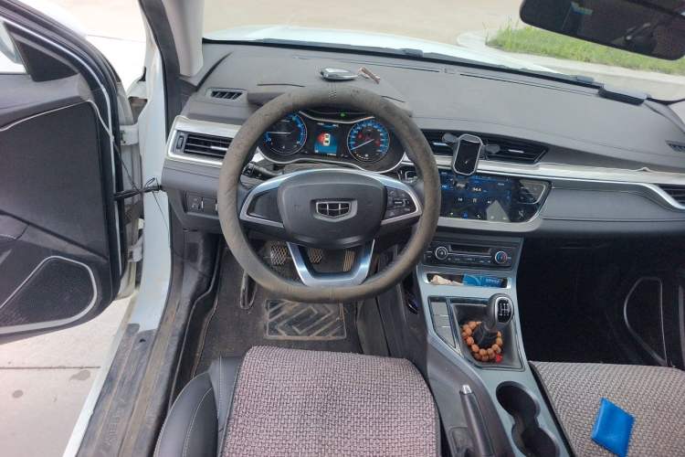 Used Geely Auto Emgrand 2019 Leading Edition 1.5L Manual Luxury Model China VI Standard Steering Wheel