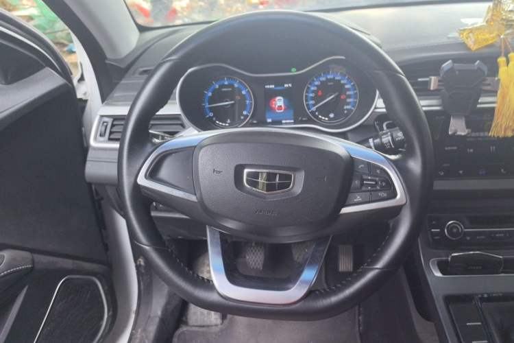 Used Geely Auto Emgrand 2019 Leading Edition 1.5L Manual Luxury Model China VI Standard Steering Wheel