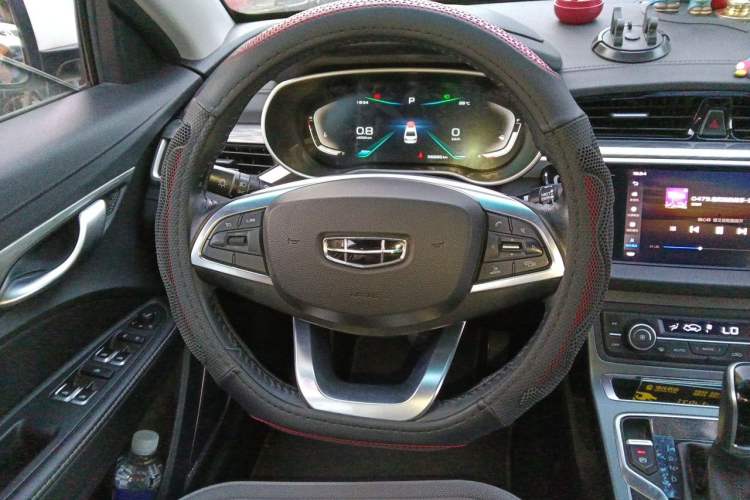 Used Geely Auto Emgrand 2019 Leading Edition 1.5L CVT Upward-Connected Model China VI Standard Steering Wheel