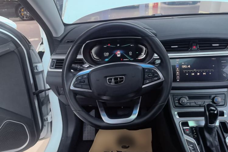 Used Geely Auto Emgrand 2019 Leading Edition 1.5L CVT Upward-Connected Model China VI Standard Steering Wheel