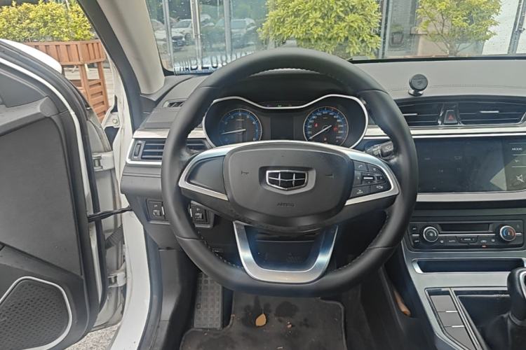 Used Geely Auto Emgrand 2019 Leading Edition 1.5L Manual Luxury Model China V Standard Steering Wheel