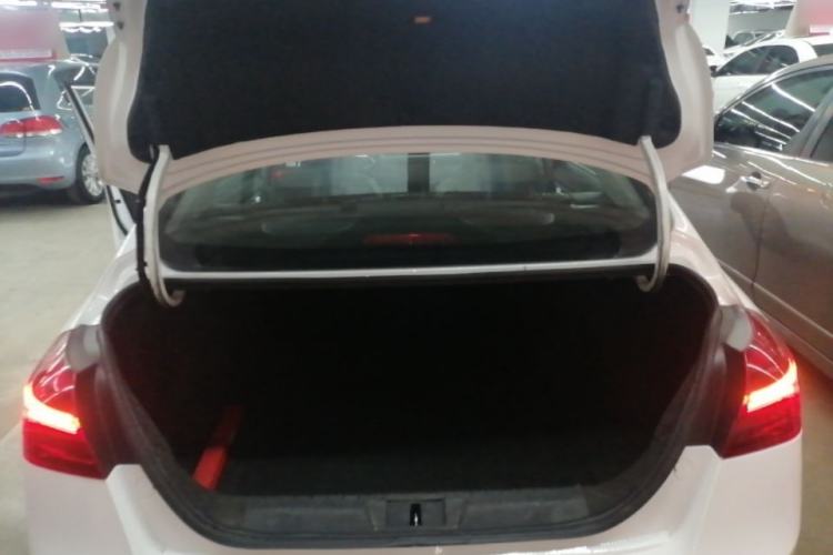 Used Geely Auto Emgrand 2019 Leading Edition 1.5L Manual Luxury Model China VI Standard Trunk