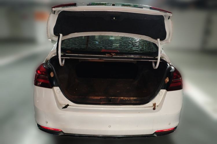 Used Geely Auto Emgrand 2019 Leading Edition 1.5L Manual Luxury Model China VI Standard Trunk