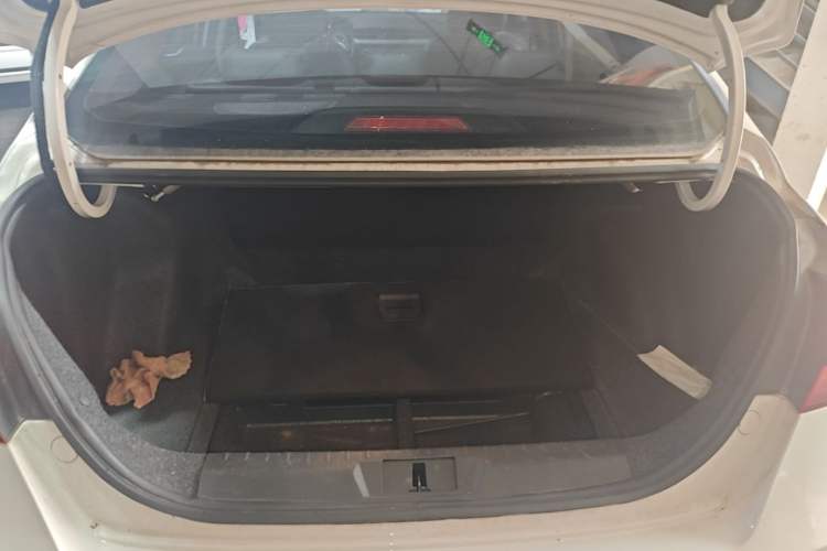 Used Geely Auto Emgrand 2019 Leading Edition 1.5L CVT Luxury Model China VI Standard Trunk
