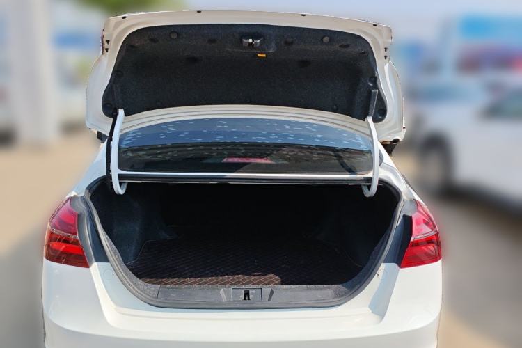 Used Geely Auto Emgrand 2019 Leading Edition 1.5L Manual Luxury Model China VI Standard Trunk