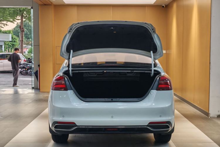 Used Geely Auto Emgrand 2019 Leading Edition 1.5L CVT Luxury Model China VI Standard Trunk