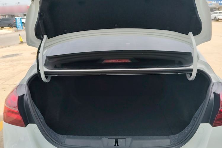 Used Geely Auto Emgrand 2019 Leading Edition 1.5L Manual Luxury Model China VI Standard Trunk