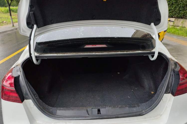 Used Geely Auto Emgrand 2019 Leading Edition 1.5L CVT Luxury Model China VI Standard Trunk