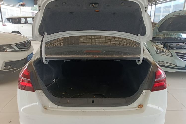 Used Geely Auto Emgrand 2019 Leading Edition 1.5L Manual Fashion Model China VI Standard Trunk