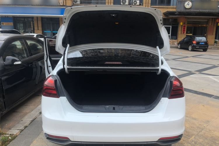 Used Geely Auto Emgrand 2019 Leading Edition 1.5L CVT Luxury Model China VI Standard Trunk