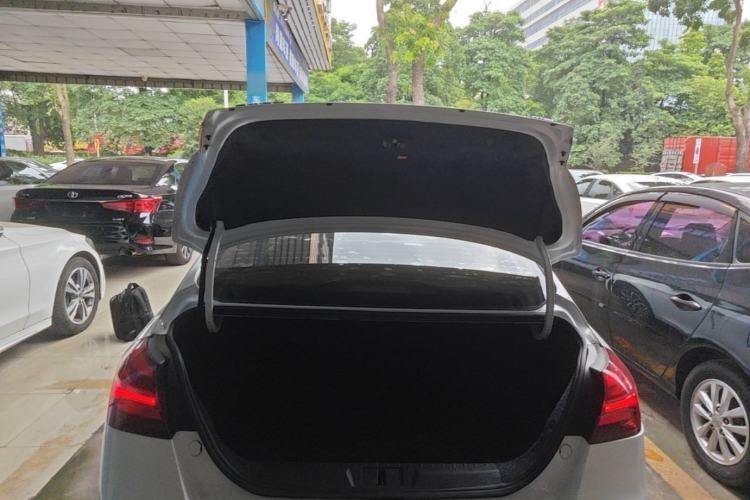 Used Geely Auto Emgrand 2019 Leading Edition 1.5L Manual Upward Asian Games Edition China VI Trunk