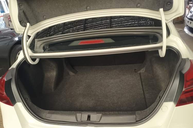 Used Geely Auto Emgrand 2019 Leading Edition 1.5L CVT Upward Asian Games Edition China VI Trunk