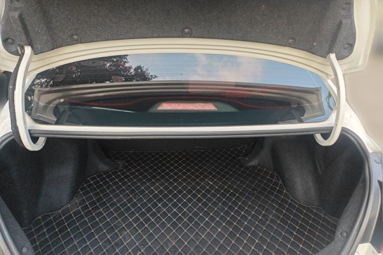 Used Geely Auto Emgrand 2019 Leading Edition 1.5L Manual Luxury Model China V Standard Trunk