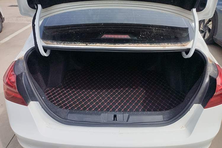 Used Geely Auto Emgrand 2019 Leading Edition 1.5L CVT Luxury Model China VI Standard Trunk