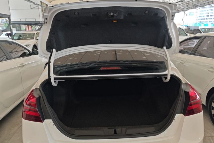 Used Geely Auto Emgrand 2019 Leading Edition 1.5L CVT Luxury Model China VI Standard Trunk