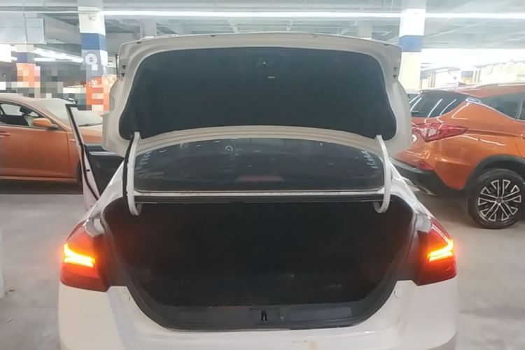 Used Geely Auto Emgrand 2019 Leading Edition 1.5L CVT Luxury Model China VI Standard Trunk
