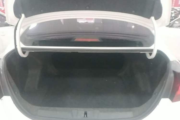 Used Geely Auto Emgrand 2019 Leading Edition 1.5L CVT Upward-Connected Model China VI Standard Trunk