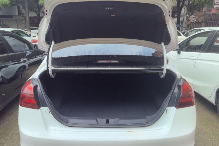 Used Geely Auto Emgrand 2019 Leading Edition 1.5L Manual Luxury Model China VI Standard Trunk
