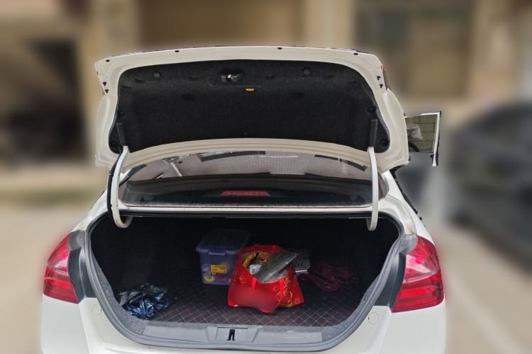 Used Geely Auto Emgrand 2019 Leading Edition 1.5L Manual Luxury Model China VI Standard Trunk