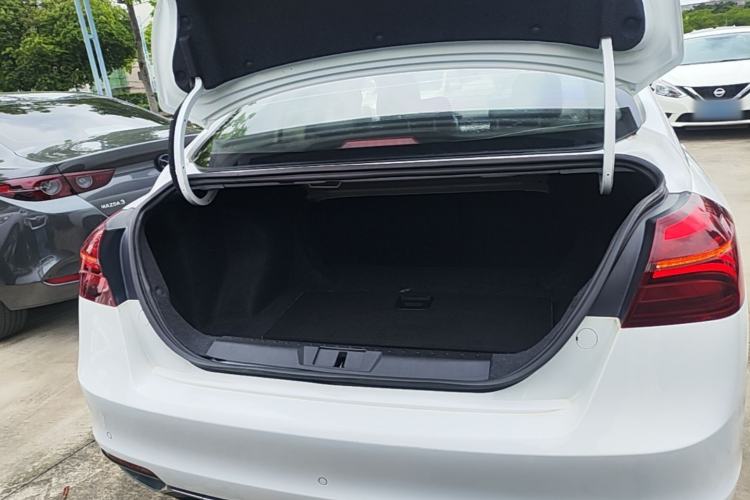 Used Geely Auto Emgrand 2019 Leading Edition 1.5L CVT Luxury Model China VI Standard Trunk
