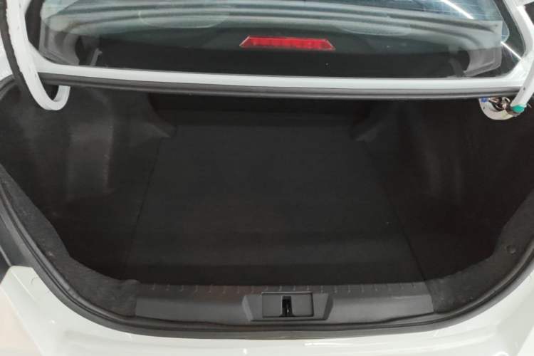 Used Geely Auto Emgrand 2019 Leading Edition 1.5L Manual Upgraded Connectivity Model China VI Standard Trunk