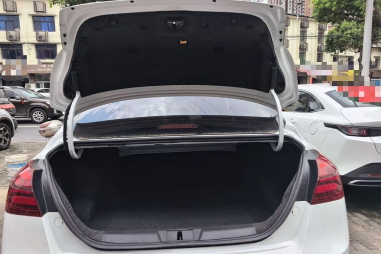 Used Geely Auto Emgrand 2019 Leading Edition 1.5L CVT Upward-Connected Model China VI Standard Trunk