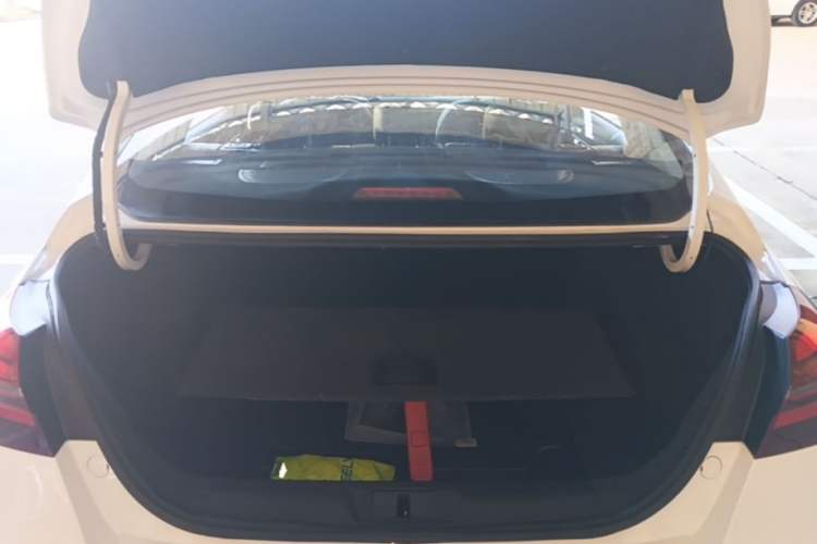 Used Geely Auto Emgrand 2019 Leading Edition 1.5L Manual Upward Asian Games Edition China VI Trunk