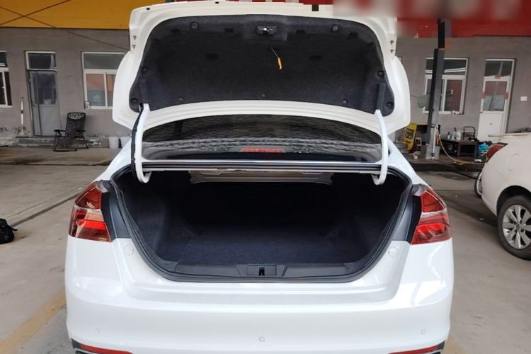 Used Geely Auto Emgrand 2019 Leading Edition 1.5L Manual Luxury Model China VI Standard Trunk