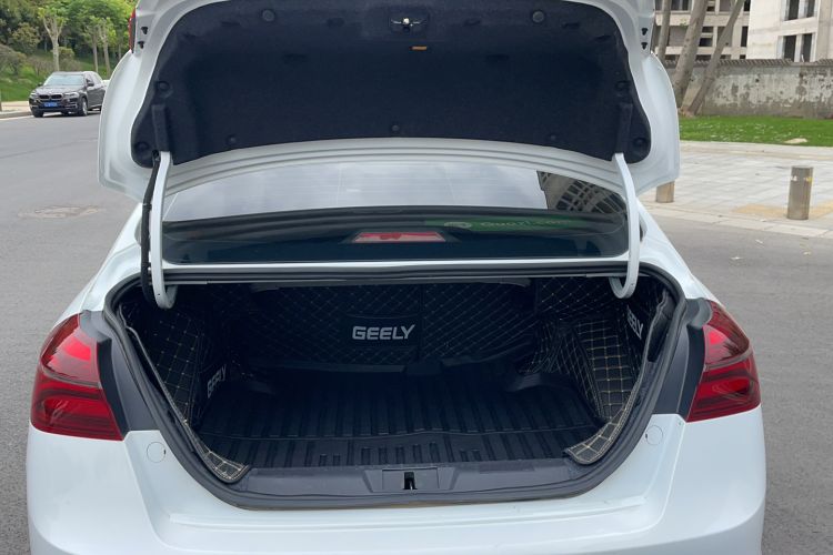 Used Geely Auto Emgrand 2019 Leading Edition 1.5L CVT Luxury Model China VI Standard Trunk
