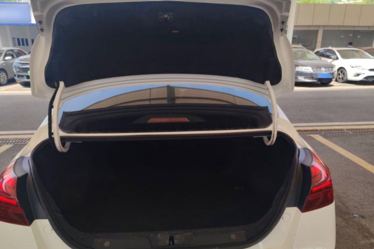 Used Geely Auto Emgrand 2019 Leading Edition 1.5L CVT Luxury Model China VI Standard Trunk