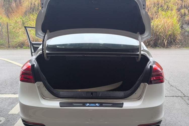 Used Geely Auto Emgrand 2019 Leading Edition 1.5L CVT Upward Asian Games Edition China VI Trunk