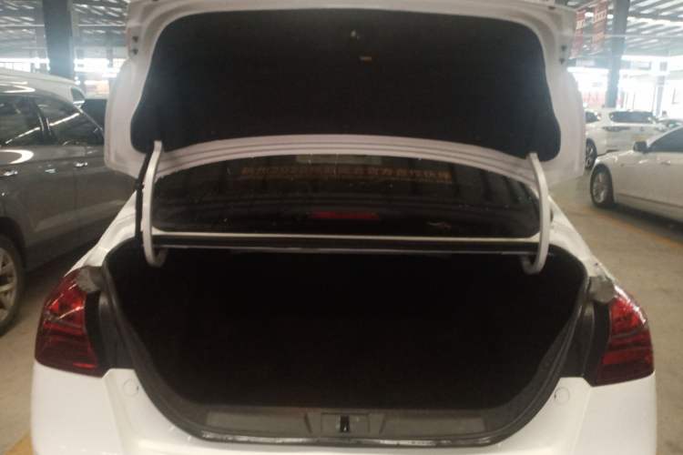 Used Geely Auto Emgrand 2019 Leading Edition 1.5L CVT Luxury Model China VI Standard Trunk
