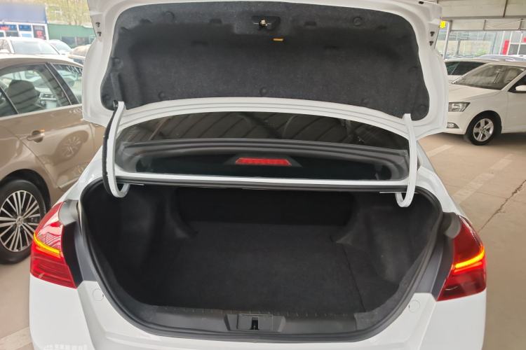 Used Geely Auto Emgrand 2019 Leading Edition 1.5L Manual Upgraded Connectivity Model China VI Standard Trunk