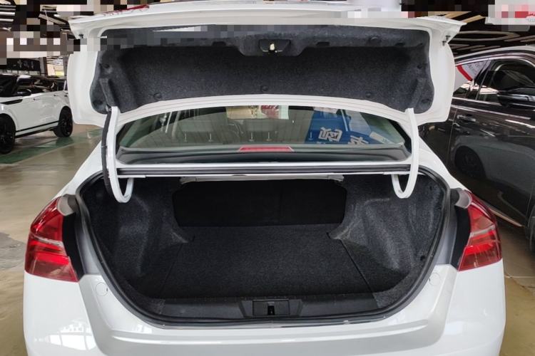 Used Geely Auto Emgrand 2019 Leading Edition 1.5L CVT Upward-Connected Model China VI Standard Trunk