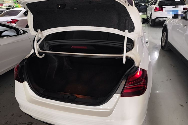 Used Geely Auto Emgrand 2019 Leading Edition 1.5L CVT Upward-Connected Model China VI Standard Trunk