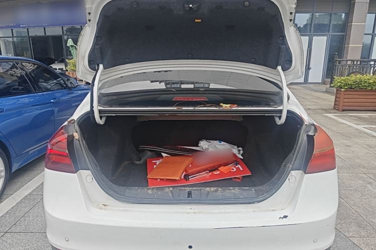 Used Geely Auto Emgrand 2019 Leading Edition 1.5L Manual Luxury Model China V Standard Trunk