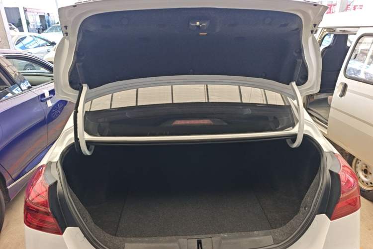 Used Geely Auto Emgrand 2019 Leading Edition 1.5L Manual Upgraded Connectivity Model China V Standard Trunk