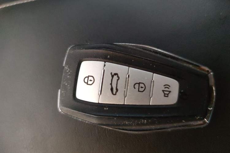 Used Geely Auto Emgrand 2019 Leading Edition 1.5L CVT Upward-Connected Model China VI Standard Vehicle Key