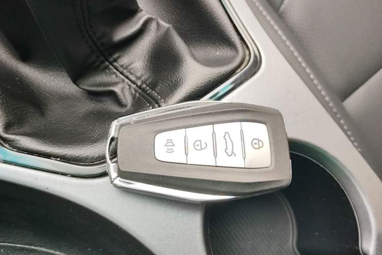 Used Geely Auto Emgrand 2019 Leading Edition 1.5L Manual Luxury Model China VI Standard Vehicle Key