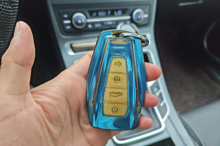 Used Geely Auto Emgrand 2019 Leading Edition 1.5L CVT Upward Connectivity Model China V Standard Vehicle Key
