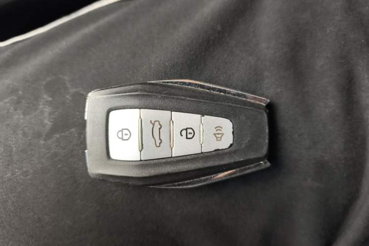 Used Geely Auto Emgrand 2019 Leading Edition 1.5L Manual Upgraded Connectivity Model China VI Standard Vehicle Key