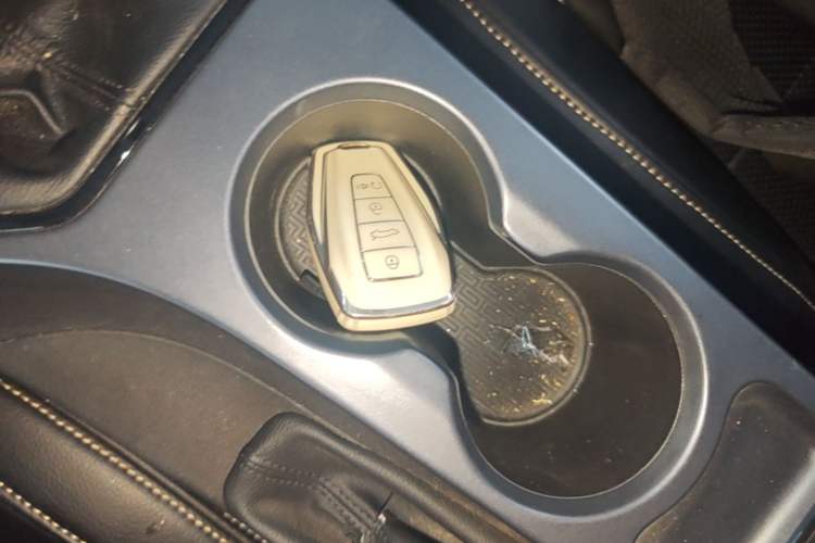 Used Geely Auto Emgrand 2019 Leading Edition 1.5L Manual Fashion Model China VI Standard Vehicle Key