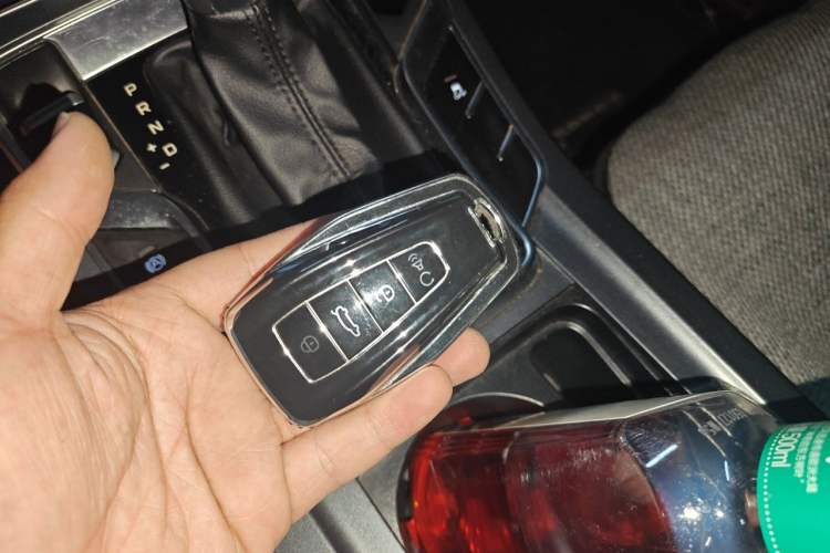 Used Geely Auto Emgrand 2019 Leading Edition 1.5L CVT Upward-Connected Model China VI Standard Vehicle Key