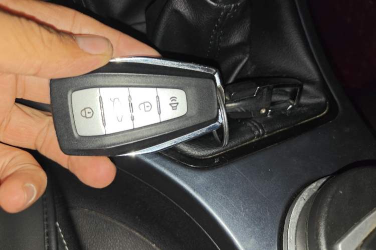 Used Geely Auto Emgrand 2019 Leading Edition 1.5L Manual Upgraded Connectivity Model China VI Standard Vehicle Key