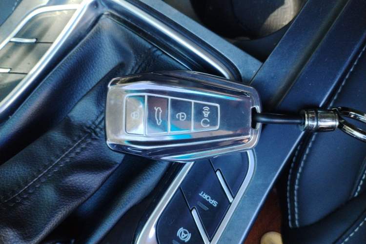 Used Geely Auto Emgrand 2019 Leading Edition 1.5L CVT Upward-Connected Model China VI Standard Vehicle Key