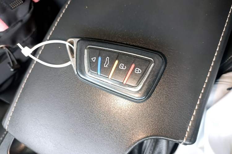 Used Geely Auto Emgrand 2019 Leading Edition 1.5L Manual Luxury Model China VI Standard Vehicle Key